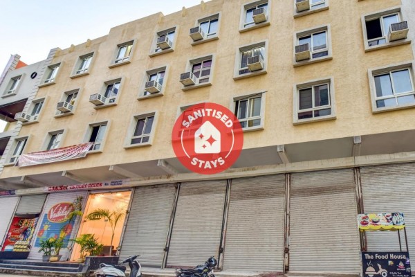 Capital O 72445 Hotel Radhika Royal